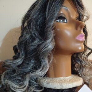 Salt&Pepper Gray Wig Highlight